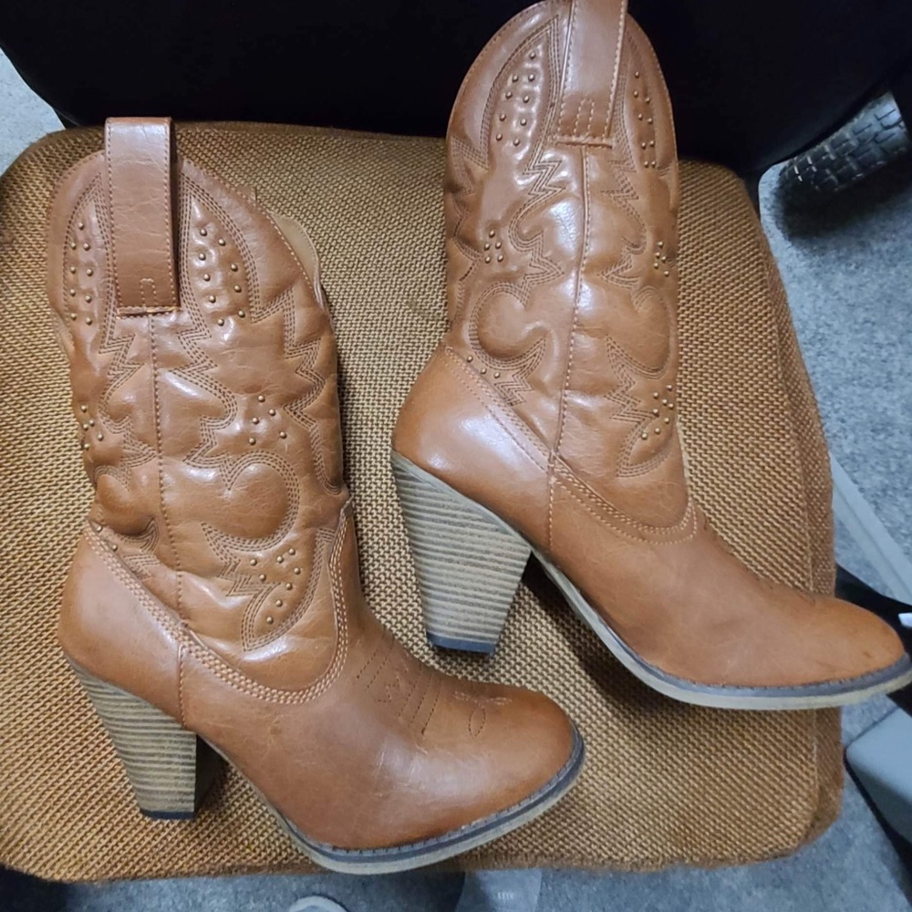 Mia Tarrah Cowboy Boots Size 8 1/2